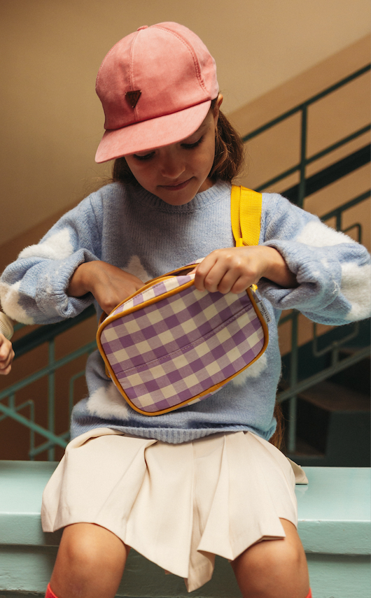 Bold checkered lilac belt bag – the perfect hip pack for travel, airport days, or weekend adventures. Hands-free style with everyday function Hayya